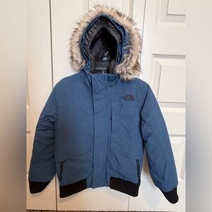The north face Boys Gotham Jacket in good condition. Navy blue color